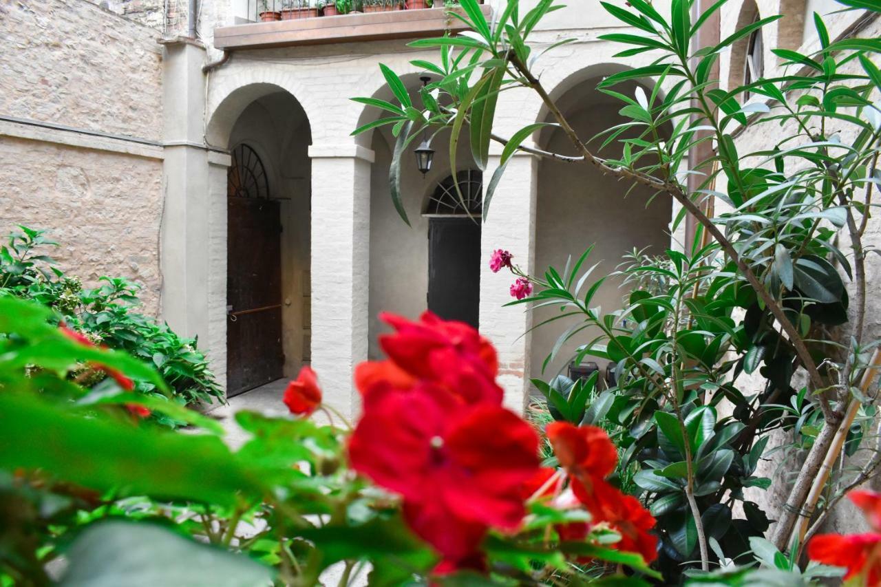Il Nido Del Canterino Perugia Exterior foto
